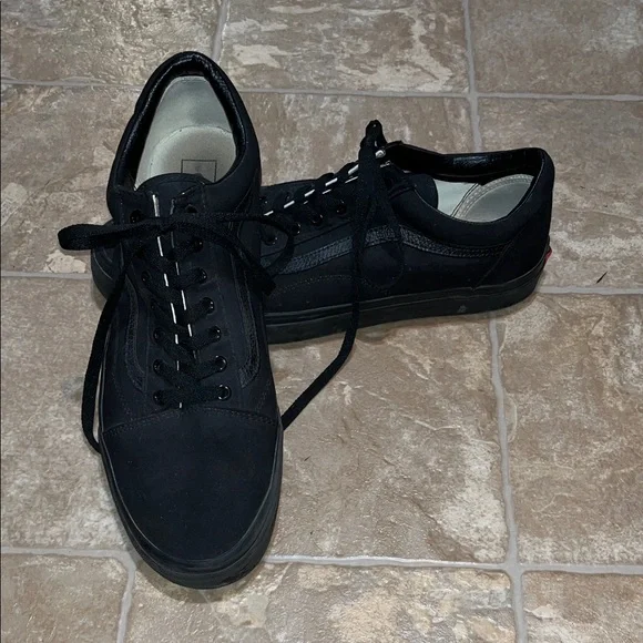 Vans Men's Classic Black Sneakers - Picture 2 of 8